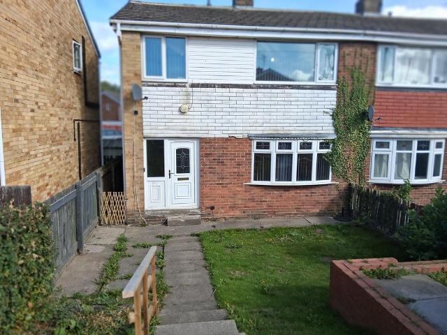 33 Charlaw Close, Sacriston DH7 3 bed terraced house to rent £600 pcm £138 pw