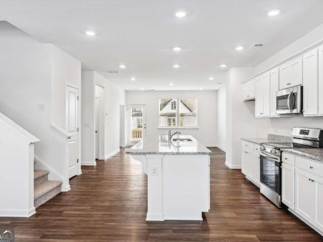 33 Constitution Avenue