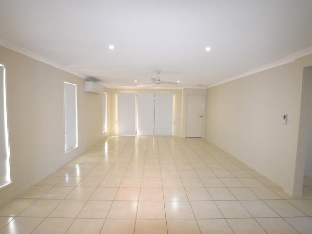 33 Cornforth Crescent Kirkwood, QLD 4680