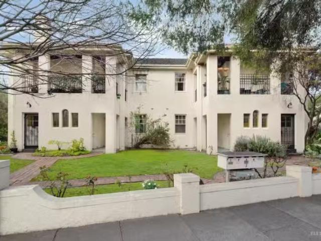 3/3 Clovelly Court, Hawthorn VIC 3122 Apartment Auction
