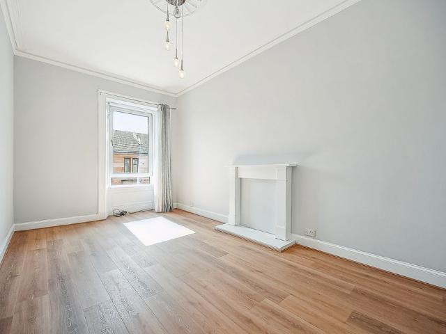 3/3 Dumbarton Road