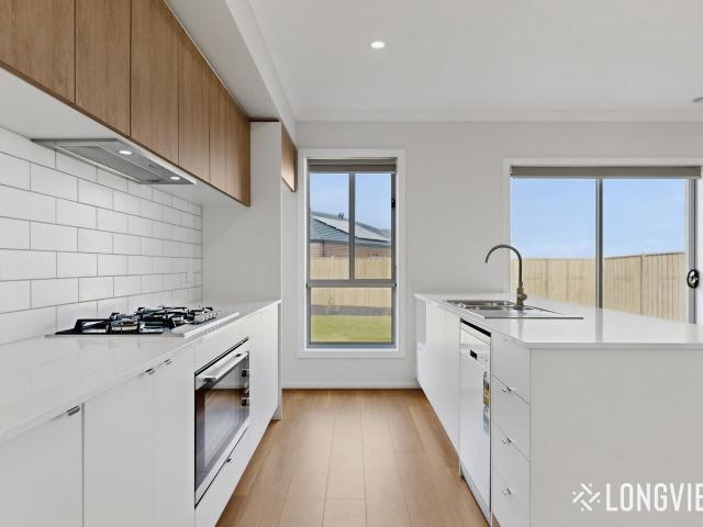 33 dunboyne avenue, woodstock, vic, 3751