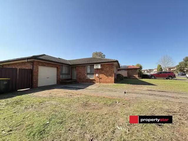 33 Essendon Street, St Johns Park, NSW 2176
