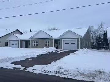 33 Fairdale Drive, Charlottetown, PE, C1C 0Y7 house for sale.