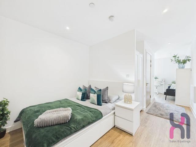 33 Frederick Road, Salford M6, Studio to rent, £975 pcm | PrimeLocation