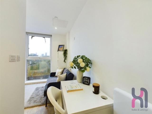 33 Frederick Road, Salford M6, Studio to rent, £900 pcm | PrimeLocation