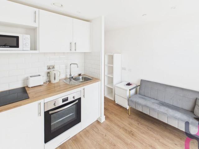 33 Frederick Road, Salford M6, 1 bed flat to rent, £925 pcm | PrimeLocation