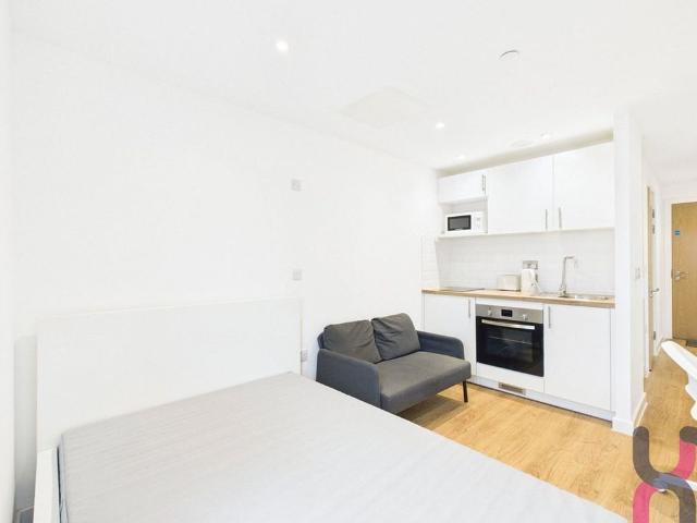 33 Frederick Road, Salford M6, 1 bed flat to rent, £950 pcm | PrimeLocation