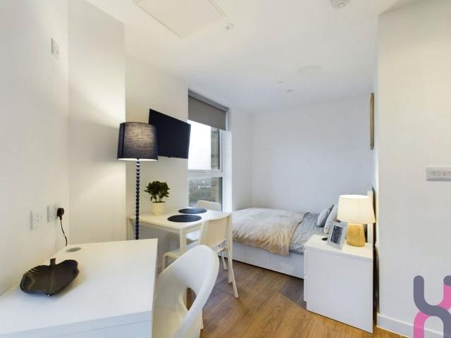 33 Frederick Road, Salford M6, 1 bed flat to rent, £1,100 pcm | PrimeLocation