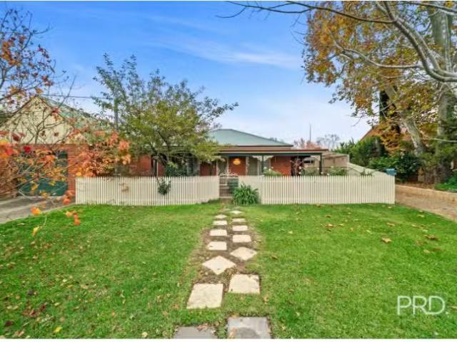33 Freer St, Wagga Wagga House for rent Listed by Chelsea Cro.