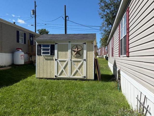 33 Frieden Manor