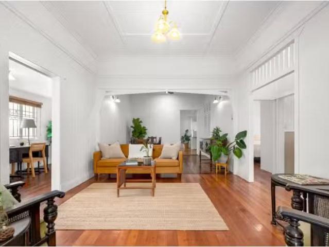 33 Fryar Street, Camp Hill House for rent Listed by Harry Sta.