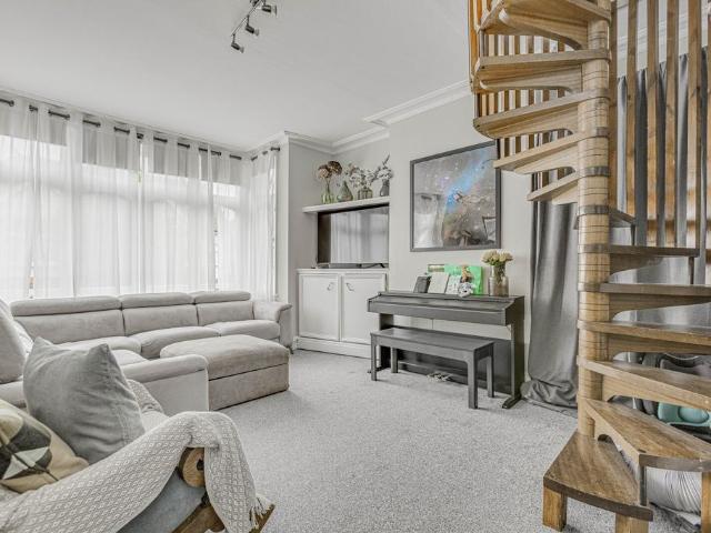 33 Gilpin Avenue, London, SW14 8QX, United Kingdom | 3 bed apartment for rent #130436284 | Rentberry