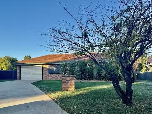 33 Glenhaven Avenue, Parkes, NSW 2870