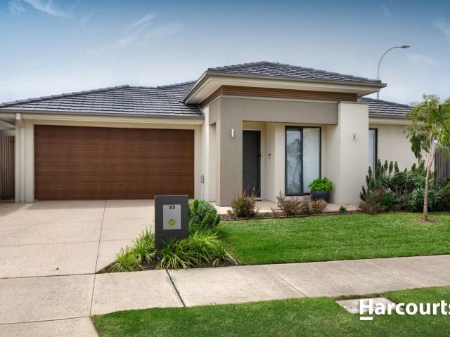 33 Grazing Way, Clyde North, VIC 3978