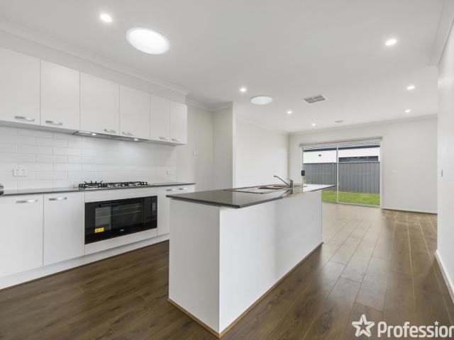 33 Greenpoint DriveRockbank VIC 3335, Australia