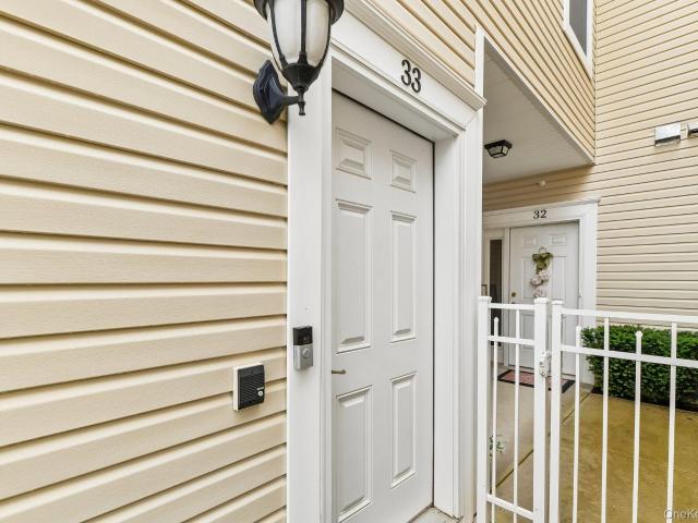 33 Greentree Court