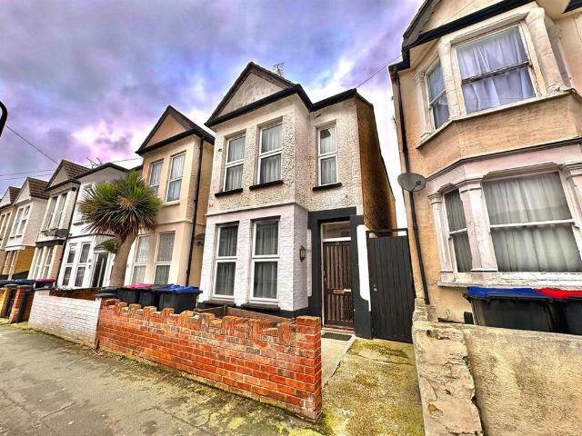 33 Guildford Road, Southend On Sea 1 bed in a house share to rent £700 pcm £162 pw