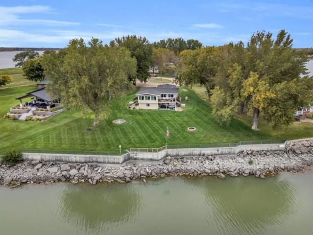 33 Hilltop Dr, Loup City, NE 68853