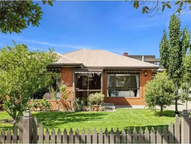 33 Holden Avenue, Rippleside House for rent Listed by William.