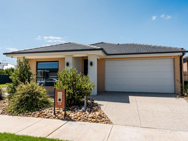 33 Hourigan Way, Werribee