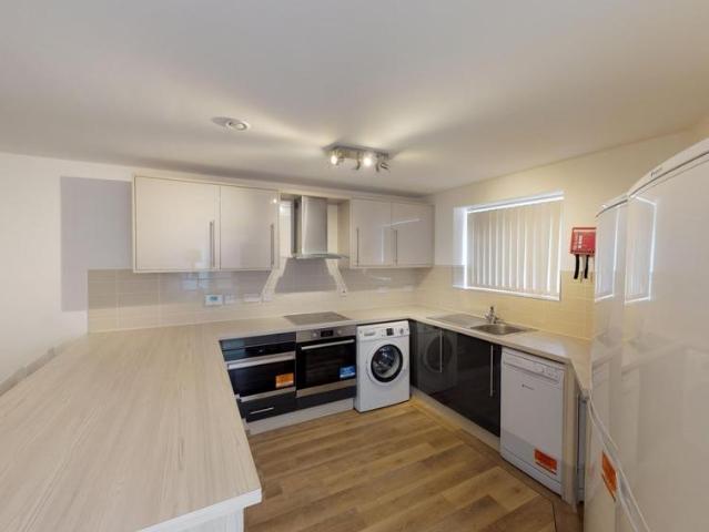 33 Huntingdon Street, Nottingham, Ng1. 6 bed end of terrace house to rent £4,160 pcm £960 pw