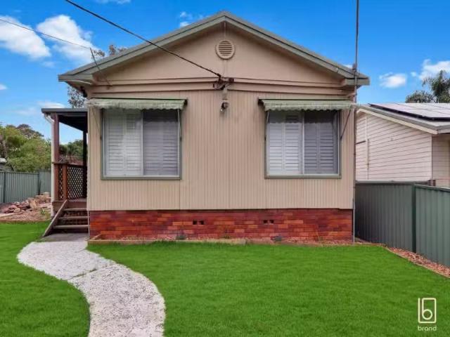 33 Hughes Avenue, KANWAL House for rent Listed by Craig Andre.