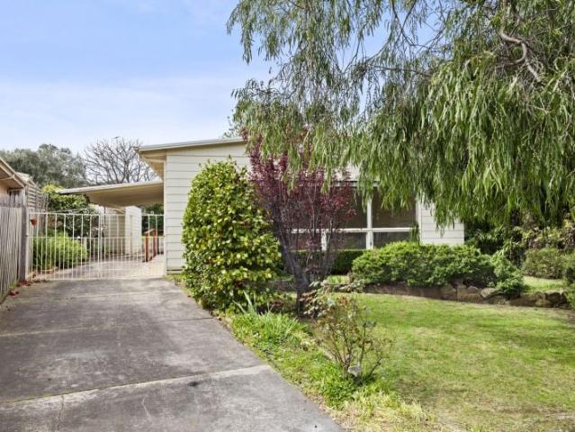 33 Iona Avenue, Belmont
