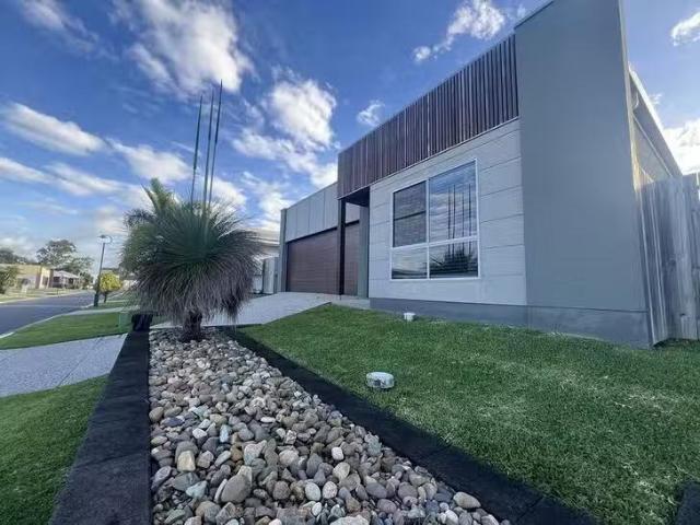 33 Joseph Court, Glenella, QLD 4740