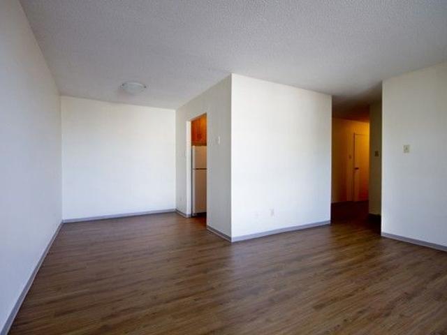 33 Killarney 2 Bedroom Apartment for Rent at 33 Killarney Ave, Winnipeg, MB R3T 3B1 Fort Richmond
