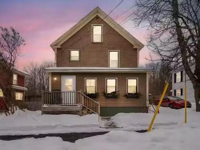33 Klonperson Street, Kentville, NS, B4N 1J1 house for sale.
