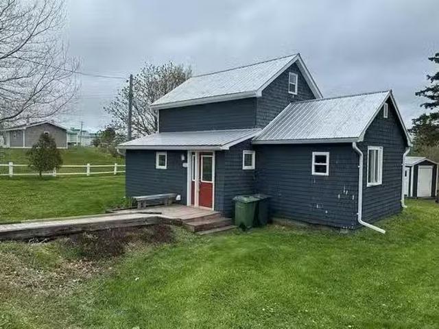 33 Knights Avenue, Souris, PE, C0A 2B0 house for sale Listi.