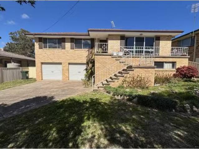 33 Kyooma Street, Tamworth House for rent Listed by Talia Woo.