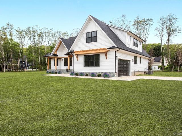 33 Lagoon Ct W, Riverhead, NY 11901 | MLS #854138