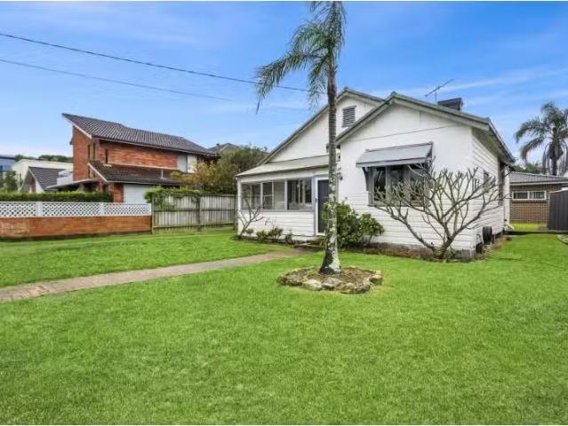 33 Lagoon Street, Narrabeen House for rent Listed by Kai Grah.
