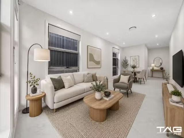 33 Lahore Street, RIVERSTONE Townhouse for rent Listed by Tag.