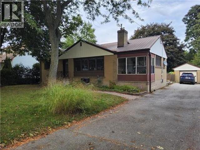 33 Lee Avenue, Simcoe, ON, N3Y 3K3 house for sale | Listing ID 40864 | Royal LePage