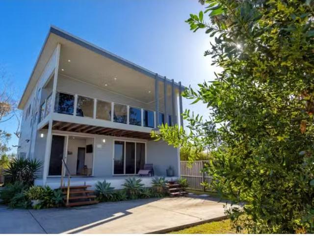 33 Lewis Street, OLD BAR House for rent Listed by Renae Hoawe.