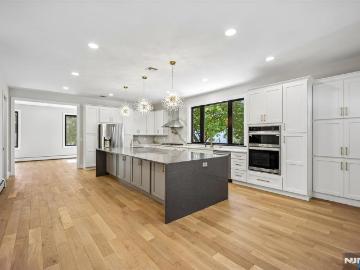 33 Lincoln Avenue