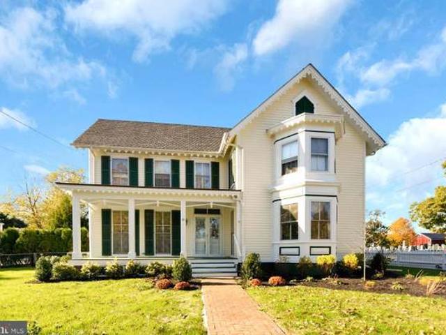 33 Maplewood Ave, 3 beds, 2 full baths