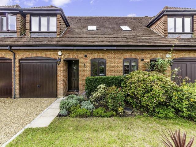 33 Meade Court Walton on the Hill 3 bed terraced house to rent £1,950 pcm £450 pw