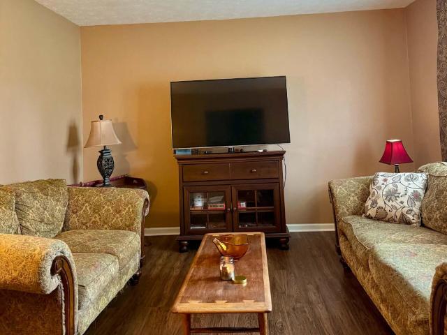 33 Meadowbrook Drive