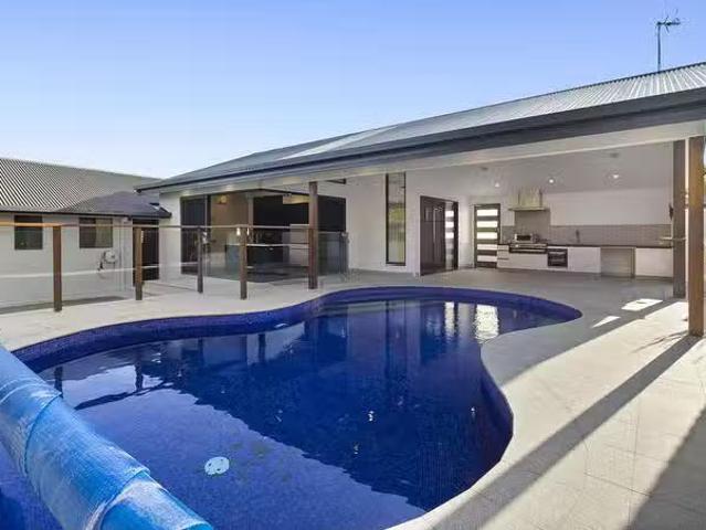 33 Oceanic Drive, Mermaid Waters, QLD 4218