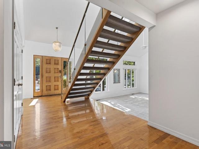 33 Oak Court