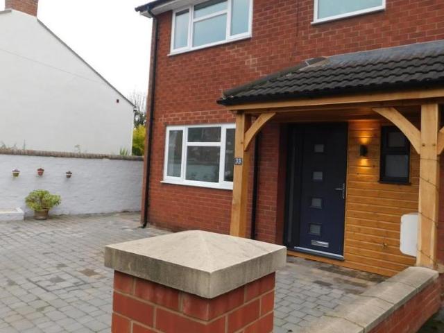 33 Oak Street Belle Vue, Shrewsbury. 2 bed semi detached house to rent £1,200 pcm £277 pw