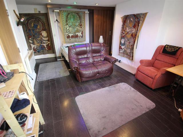 33 Richmond Road, Hyde Park, Leeds, West Yorkshire LS6, 1 bed flat to rent, £595 pcm | PrimeLocation