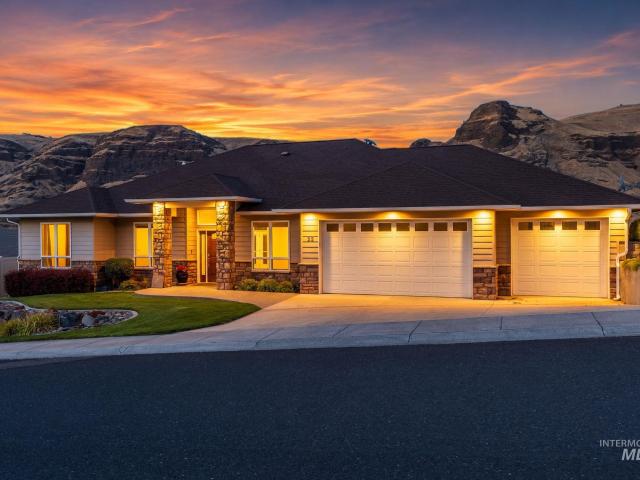 33 Riverpointe Dr