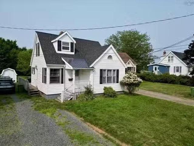 33 Riverside Avenue, Bible Hill, NS, B2N 4G2 house for sale.