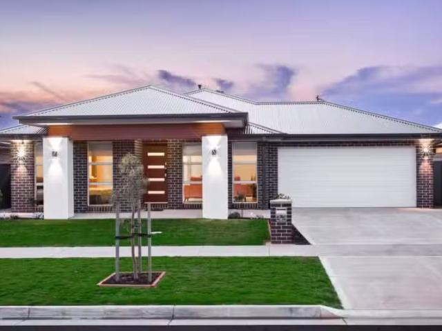 33 Roscommon Ave, Alfredton VIC 3350 House For Lease
