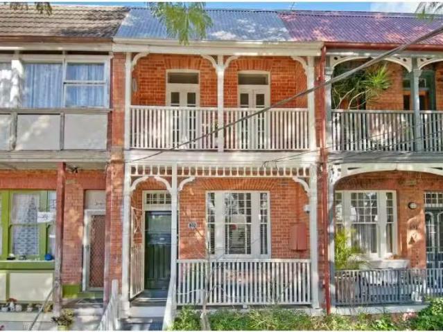 33 Rowley Street, Camperdown House for rent Listed by Christi.